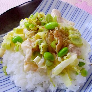 簡単＊さっぱり＊鶏胸肉ときゃべつの塩麹炒めごはん